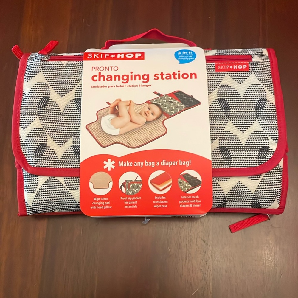 Skip Hop Pronto Changing Station